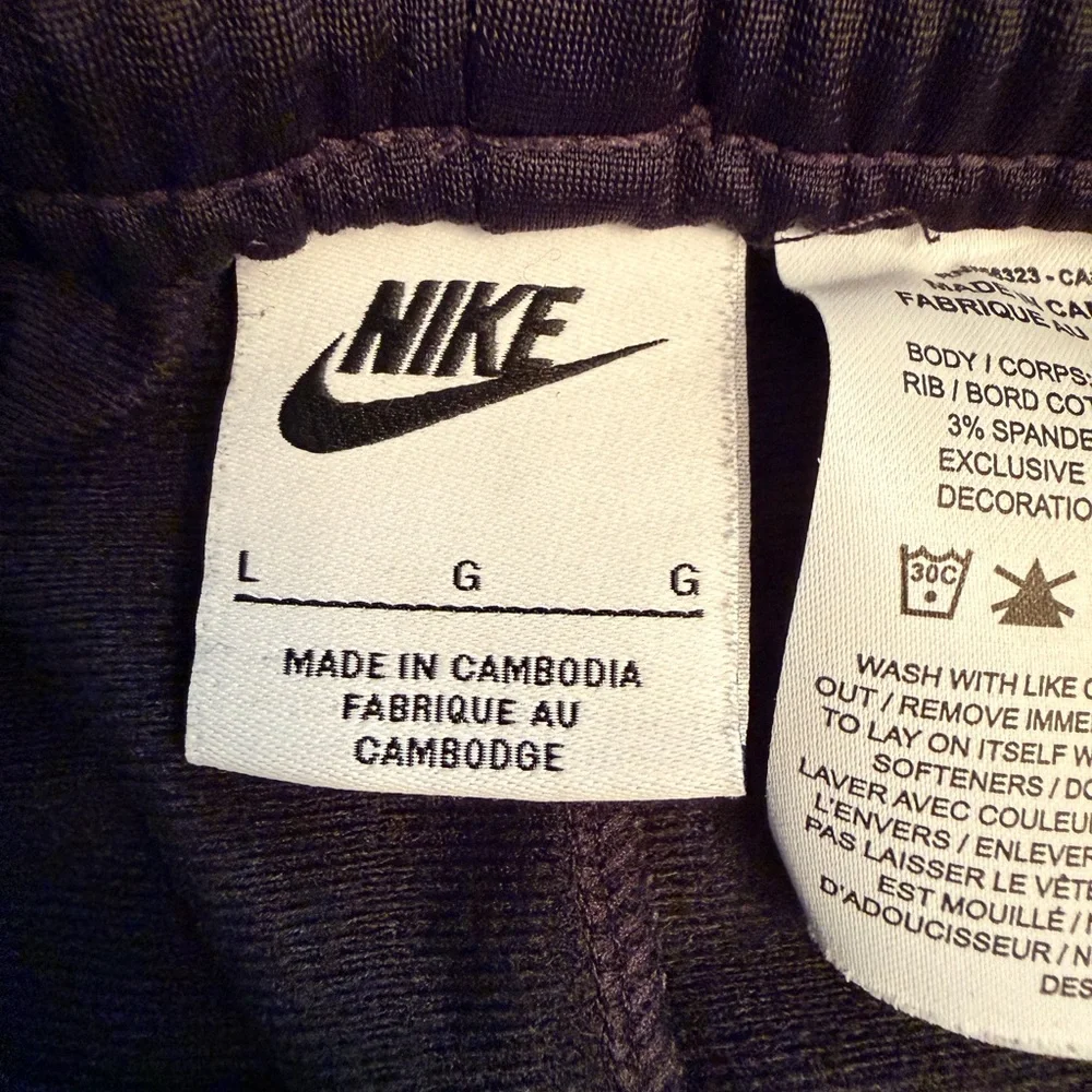 Nike Kid’s‎ Size Large Heritage Track Pants Black White Logo Side Stripe